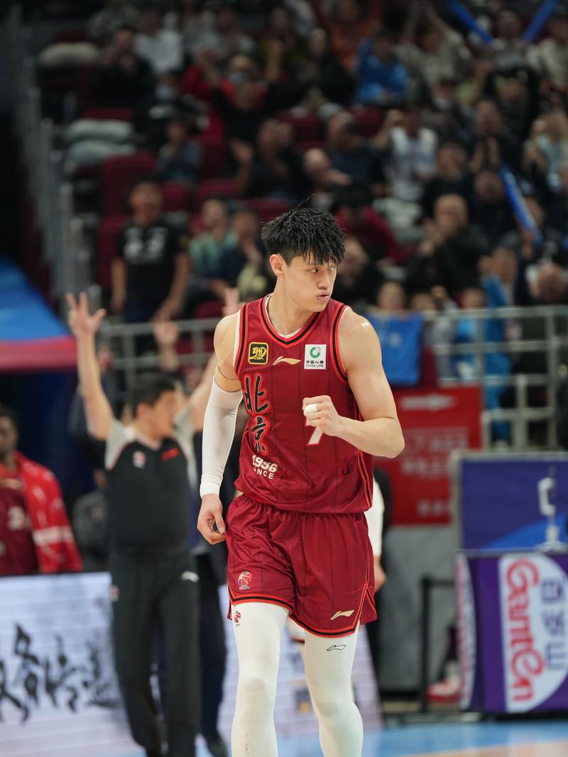 曾凡博的身高是多少厘米？深度分析他的篮球实力和未来