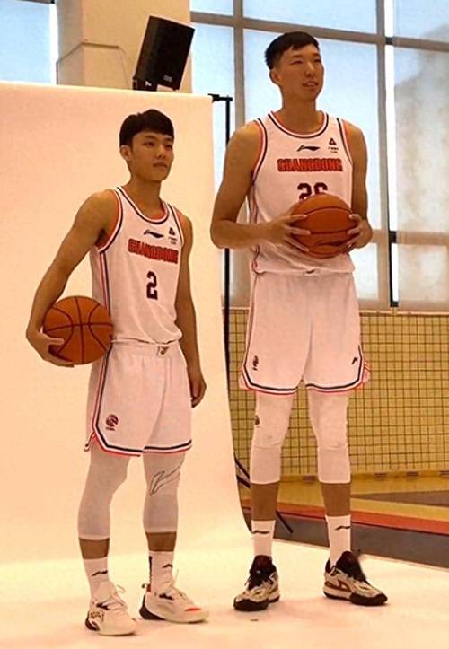 想知道周琦身高几尺吗？数据告诉你答案，还有更多惊喜！