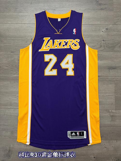 想知道科比穿过的所有球衣号码吗？高中到NBA全回顾