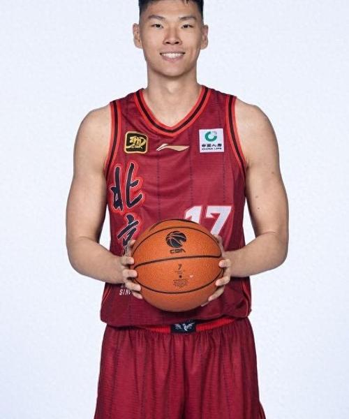 CBA球员范子铭的故乡在哪里？父母是做什么的？