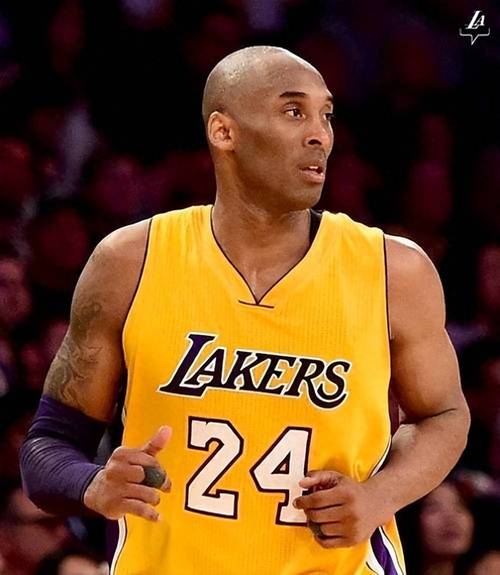 科比复出:重回赛场,球迷热议不断