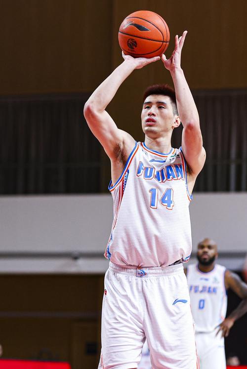 CBA球员黄毅超哪里人？他的家乡和职业生涯