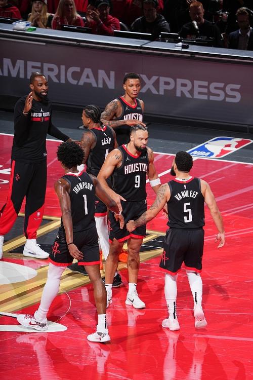 火箭VS勇士:火箭队能否战胜勇士王朝?比赛结果分析