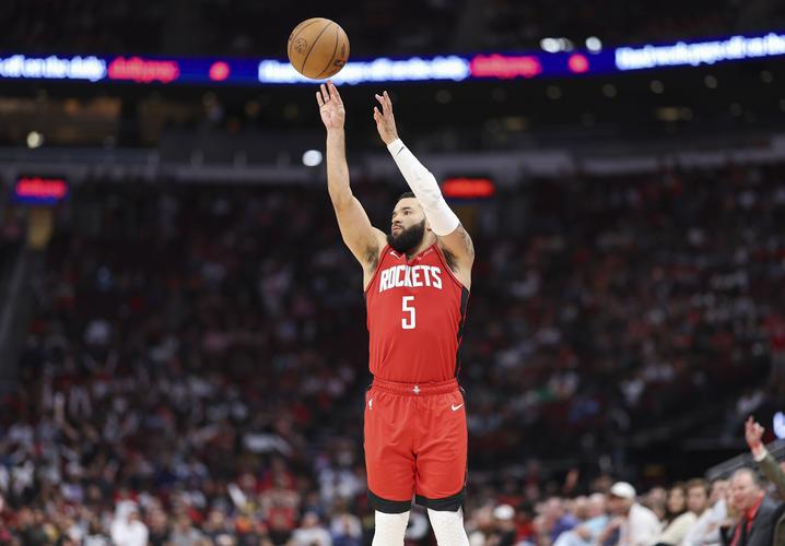 火箭队比赛来了个大明星！原来是权游龙妈！