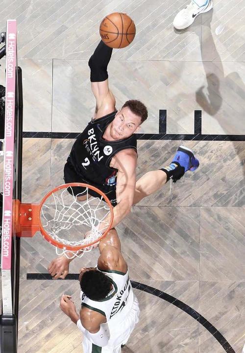 劲爆扣篮的布雷克格里芬退役了吗？让我们缅怀他的精彩瞬间