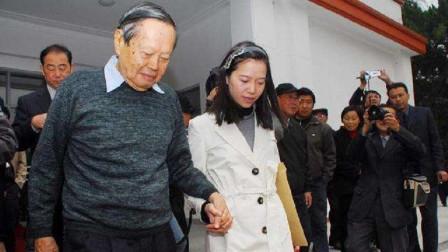 震惊！翁帆产下一子，孩子父亲身份成谜？