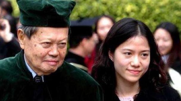 震惊！翁帆产下一子，孩子父亲身份成谜？