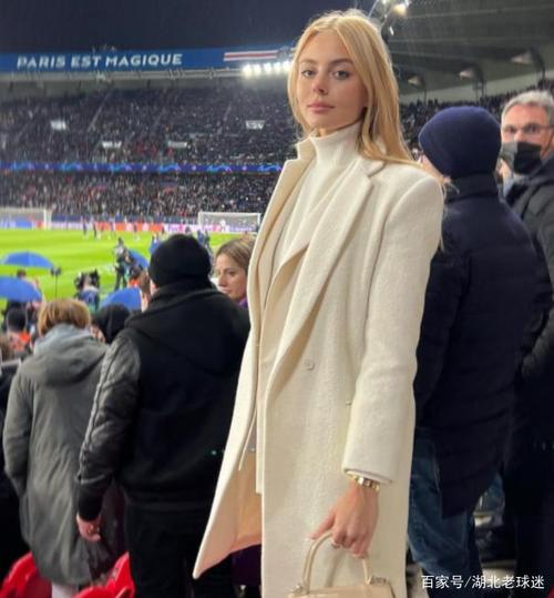 皇马球星库尔图瓦女友米歇尔身高多少?模特身材引关注