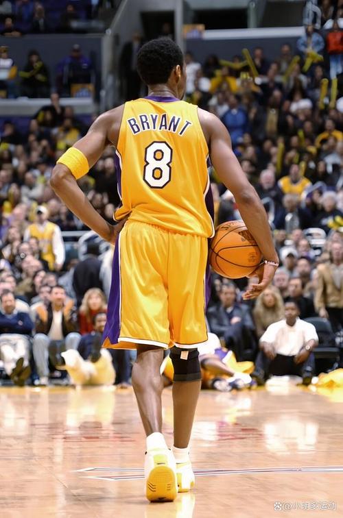 想知道科比穿过的所有球衣号码吗？高中到NBA全回顾