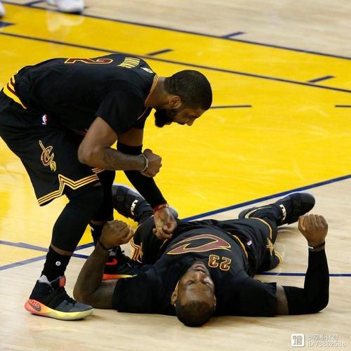 詹皇献母是真的吗？扒一扒詹姆斯母子情的真相