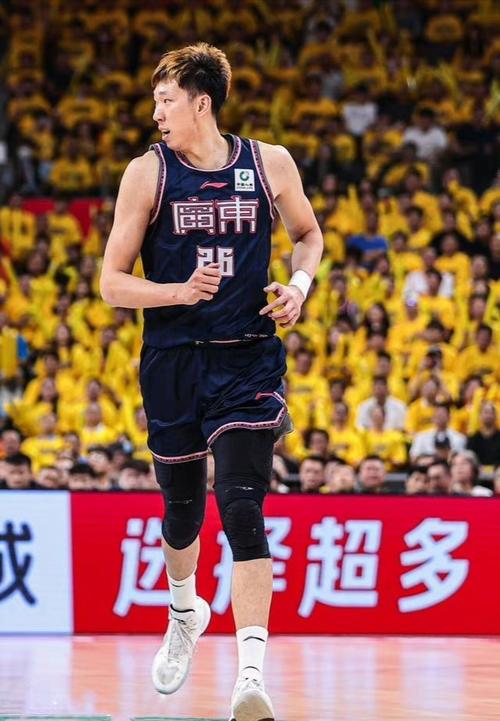 最新消息：周琦现在在哪？他已正式加盟北京首钢队！