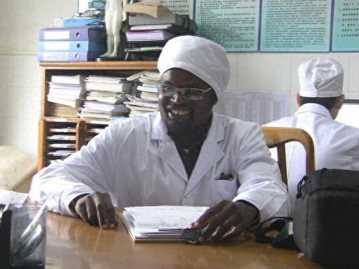 迪亚拉是中国国籍吗？揭秘非洲中医博士的30年中国情