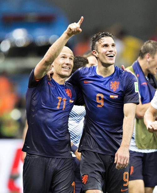 范佩西罗本退役时间是哪一年?回顾两位巨星的辉煌生涯