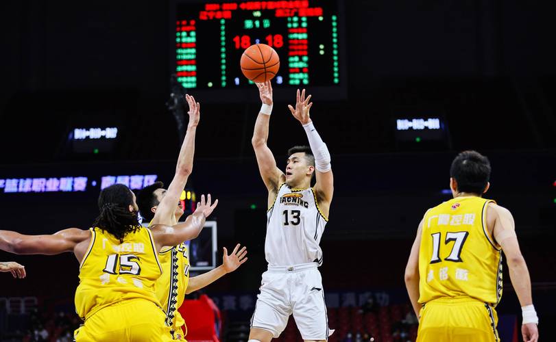 郭艾伦身高究竟多少？揭秘篮球巨星真实身高