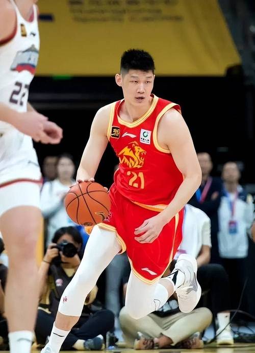 胡金秋身高是多少？揭秘中国男篮内线悍将！