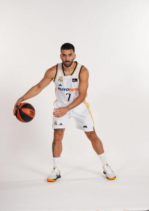 坎帕佐现在在哪打球？揭秘他最新的球队和比赛动态！