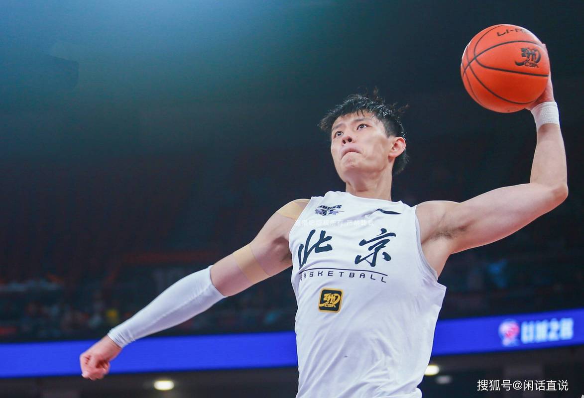 曾凡博的身高是多少厘米？深度分析他的篮球实力和未来