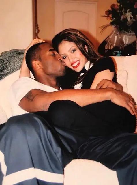 科比与瓦妮莎的爱情故事：他真的只有一个妻子吗？