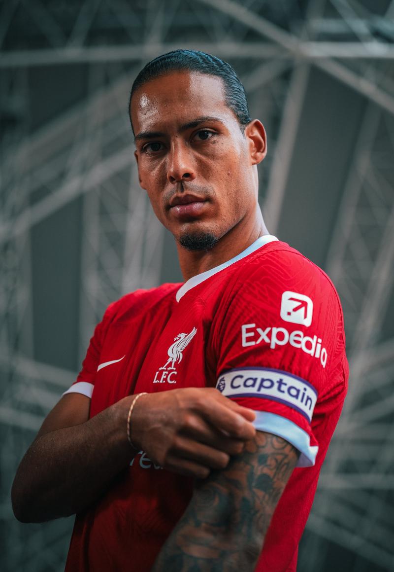 亨德森离队后，利物浦队长是谁？