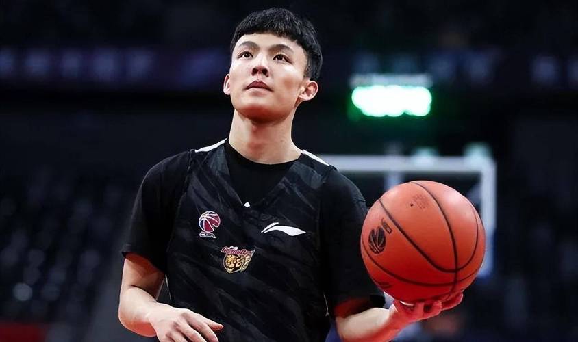 CBA球员徐杰年薪多少？70万年薪引争议，值吗？