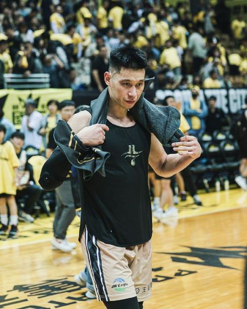 林书豪CBA生涯：他到底算不算外援？