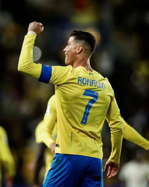 你知道C罗历次转会费是多少吗?他的身价有多高?