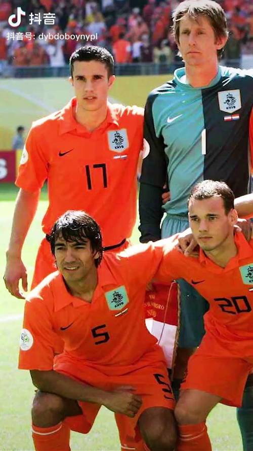 范佩西罗本退役时间是哪一年?回顾两位巨星的辉煌生涯