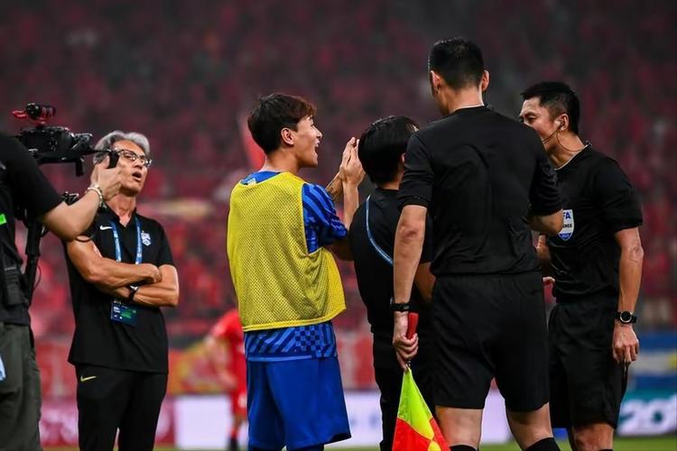 武磊和韦世豪谁更厉害?球迷吵翻天!