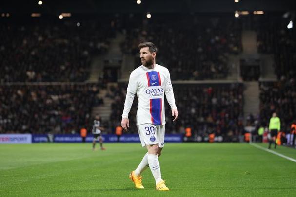 震惊!梅西转会大巴黎,年薪竟高达这么多?