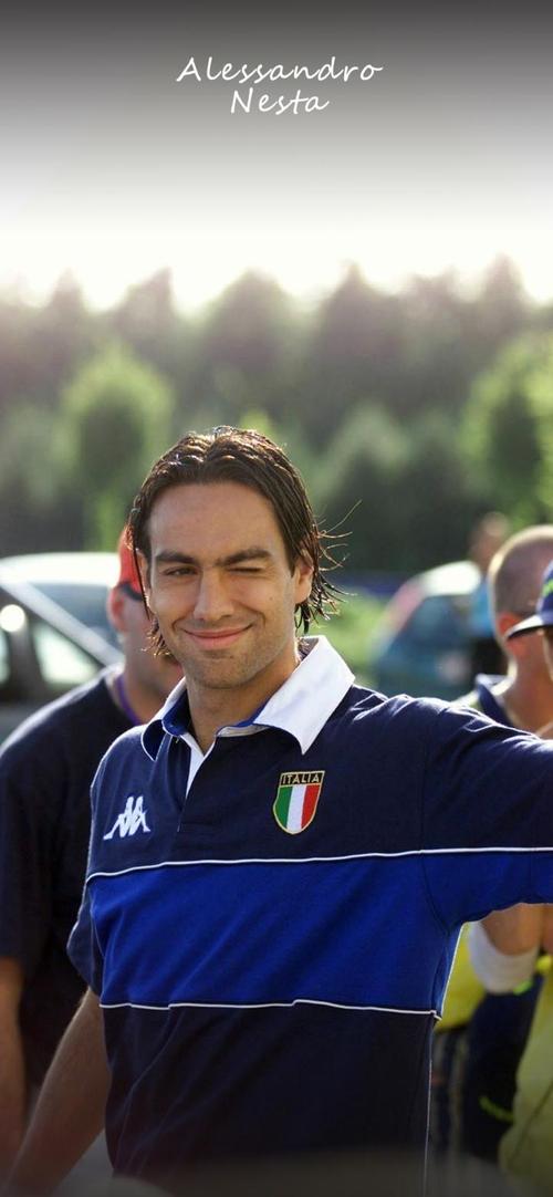 内斯塔的防守水平如何？看看他的巅峰表现