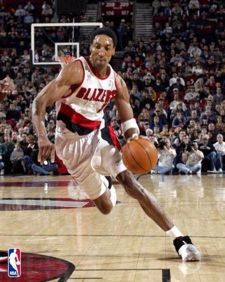 小前锋在篮球比赛中是几号位？详细介绍