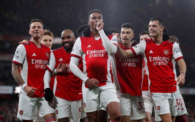 难以复制的辉煌:阿森纳49场不败的梦幻主力阵容