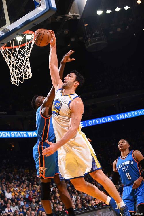 篮球巨星帕楚里亚的球衣号码是多少？