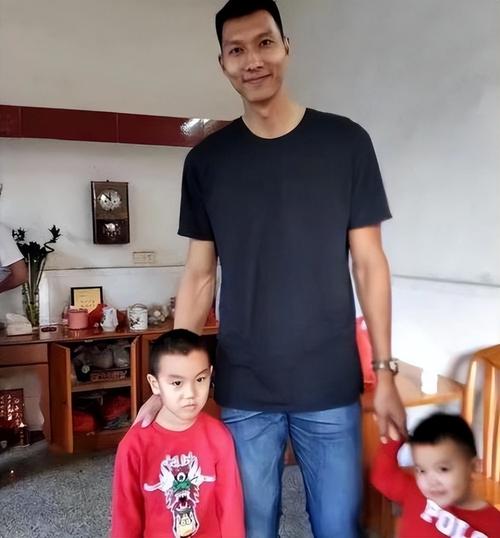 易建联儿子几个？揭秘他与家人的幸福生活