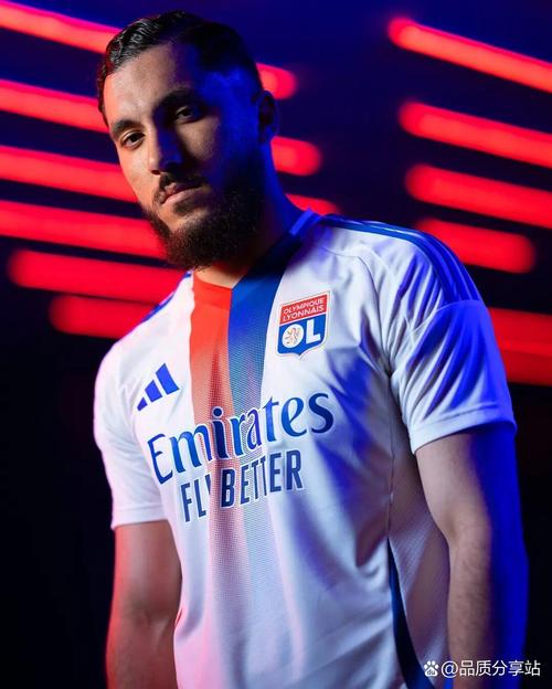 前NBA球星马里昂都效力过哪些球队？他的球衣号码是多少？