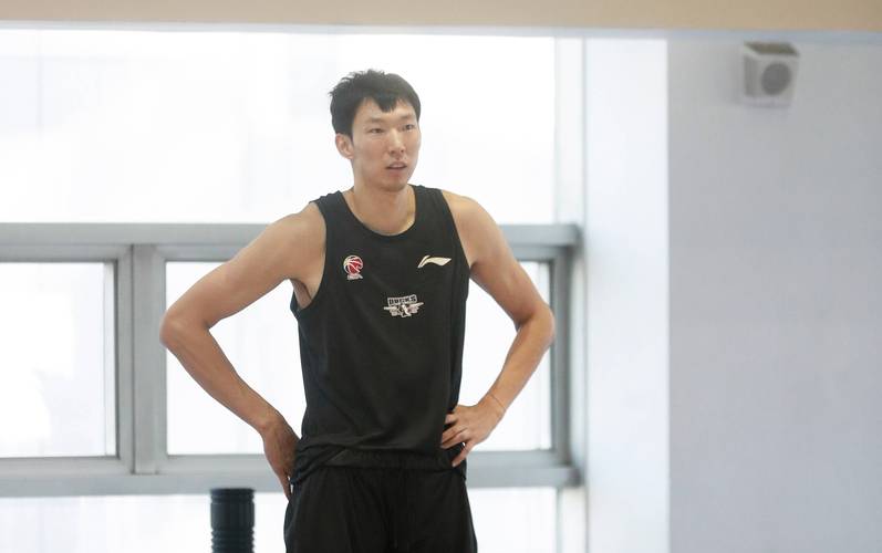 想知道周琦身高几尺吗？数据告诉你答案，还有更多惊喜！