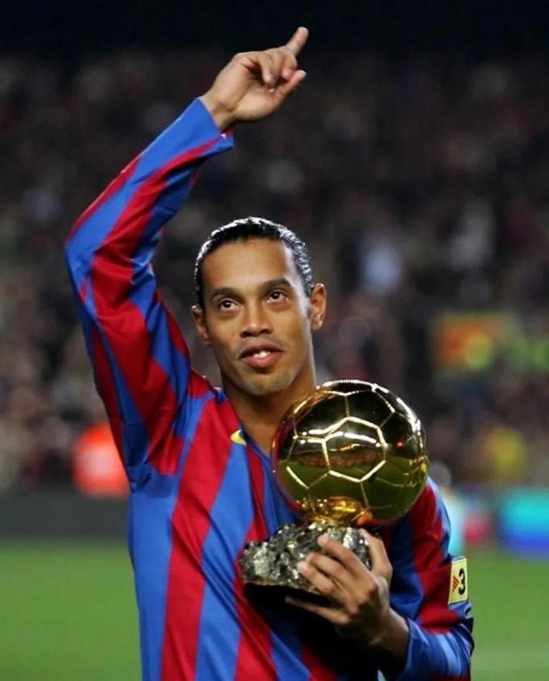 足球巨星罗纳尔迪尼奥是如何走向衰败的?一个天才的陨落