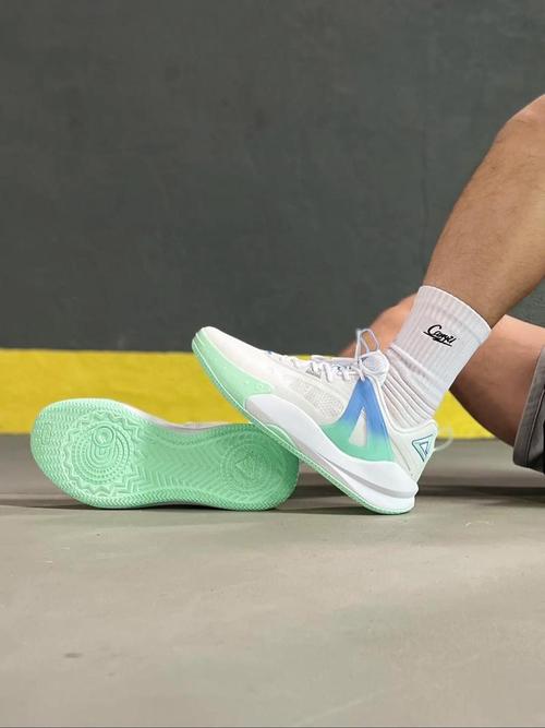 欧文8球鞋实战测评:舒适度、缓震性如何?