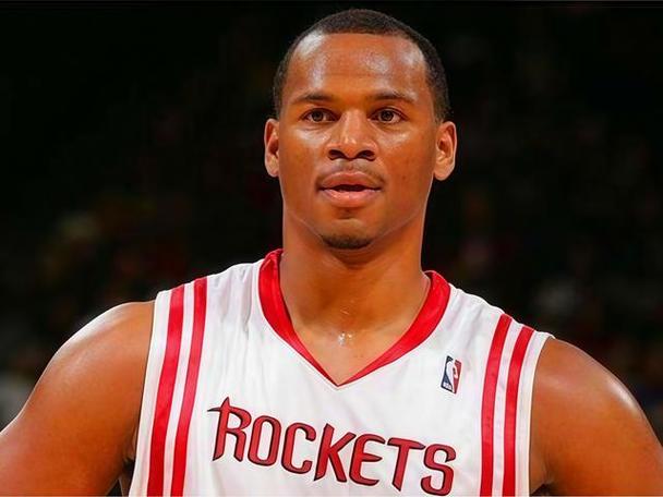 身高1米98的海耶斯，为什么能成为NBA中锋？