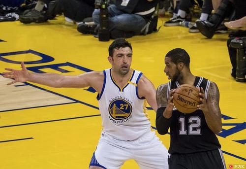 篮球巨星帕楚里亚的球衣号码是多少？