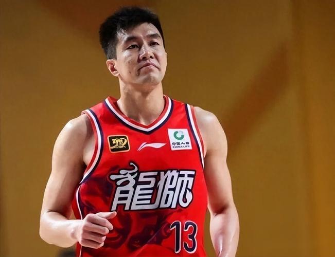 郭艾伦扣篮视频集锦：实力证明一切！