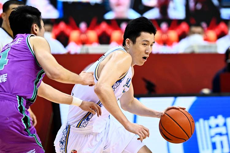 小前锋在篮球比赛中是几号位？详细介绍