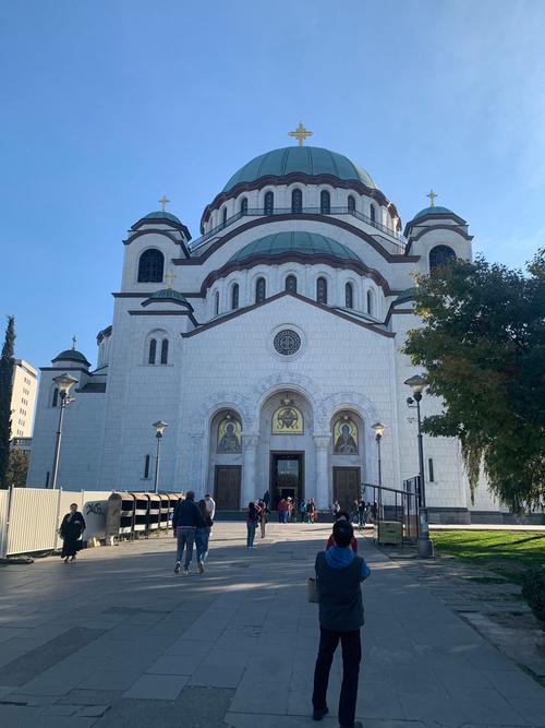 贝尔格莱德是哪个国家的城市?深度解析其经济和文化地位