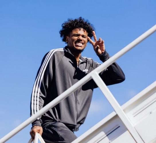 火箭队比赛来了个大明星！原来是权游龙妈！