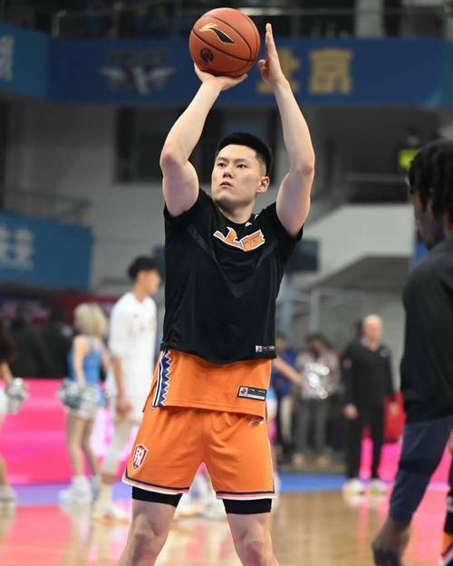 李弘权的出生地是哪里?揭秘篮球新星李弘权的成长故事