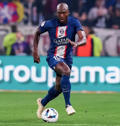 达尼洛佩雷拉:实力究竟如何?深度剖析他的职业生涯和成就