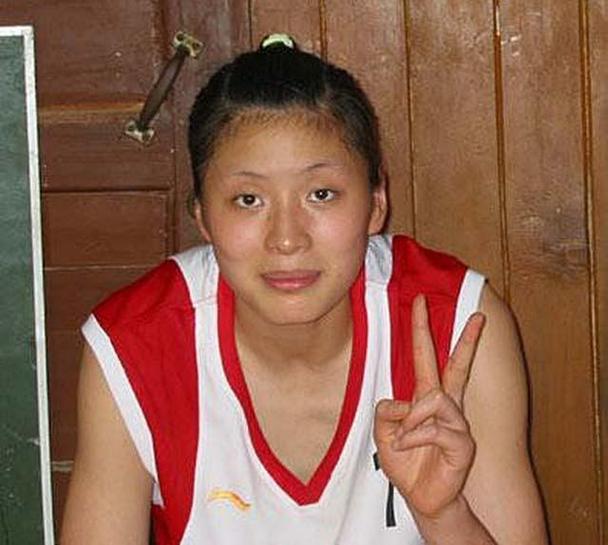 你知道姚明老婆叶莉有多高吗？答案绝对让你吃惊！