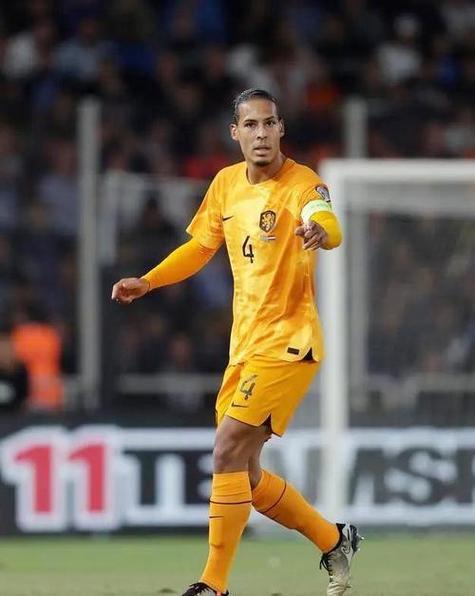 范迪克“球退”的秘密:防守策略还是能力缺陷?