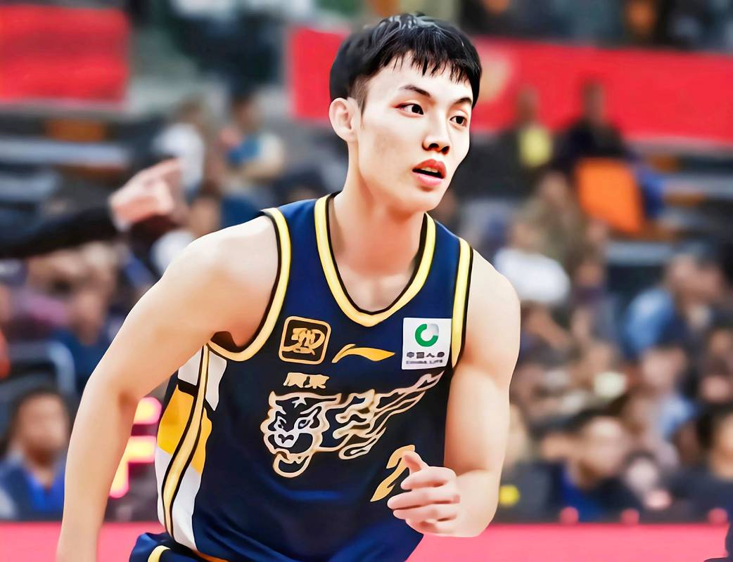 CBA球员徐杰年薪多少？70万年薪引争议，值吗？