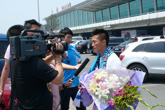 大连足球名将闫相闯退役了吗？职业生涯回顾